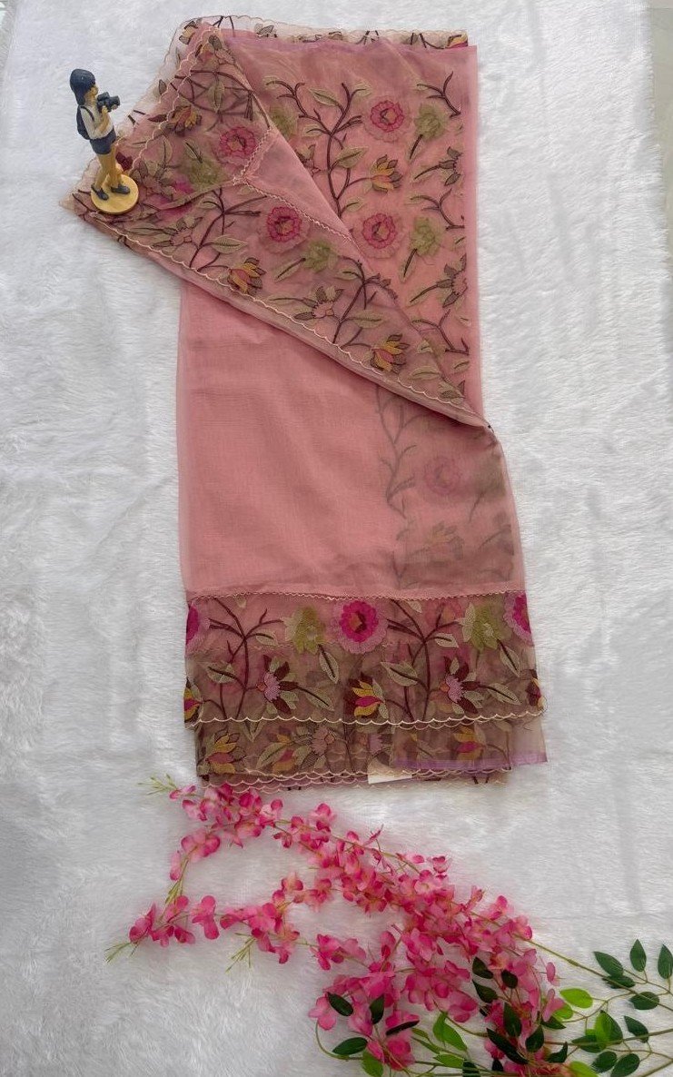 Off-white vintage cream saree with dusty rose floral print and a delicate scalloped embroidered border.