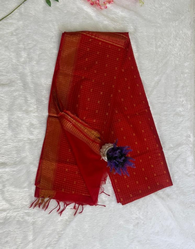 Vibrant Scarlet Red Gold Check Zari Saree - Image 3